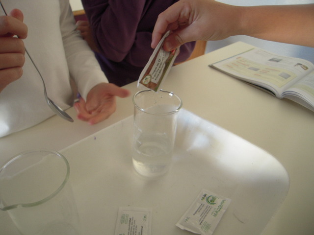 Adição de açúcar à água