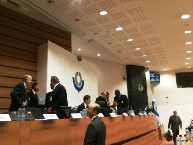 OMA adopta su nombre.