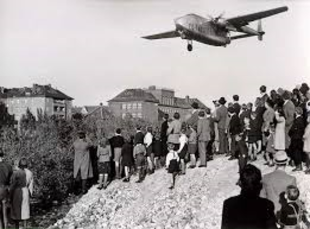 berlin blockade and airlift
