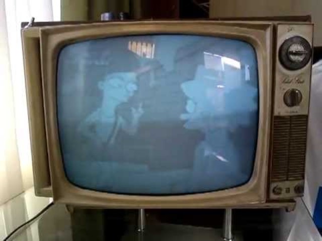 Televisión por cable: primera transmisión de señales de televisión.