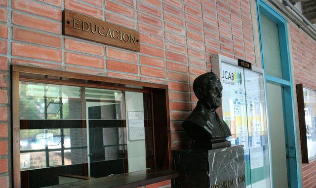 LA RENOVACION CURRICULAR (1975 -1990)