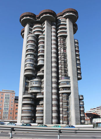 Torres Blancas, Madrid, 1964-1969