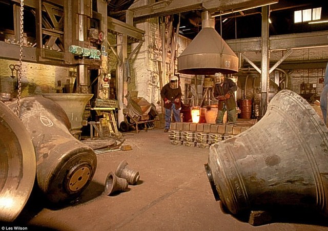 Paul Revere opens Bell Foundry in Boston