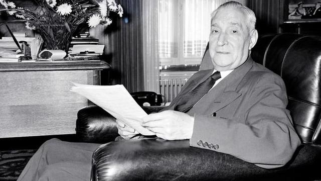 Salazar&nbsp;sofre uma queda que acaba por o incapacitar.