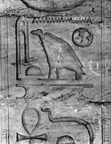 Se escriben los primeros documentos jeroglíficos en Egipto.