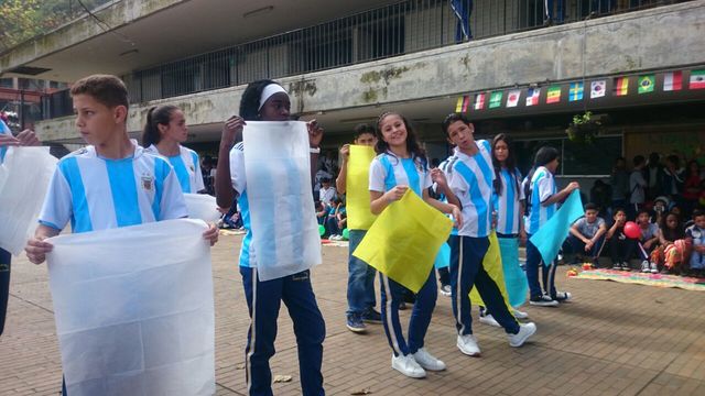 Recorriendo a América (Deporte,convivencia y paz)