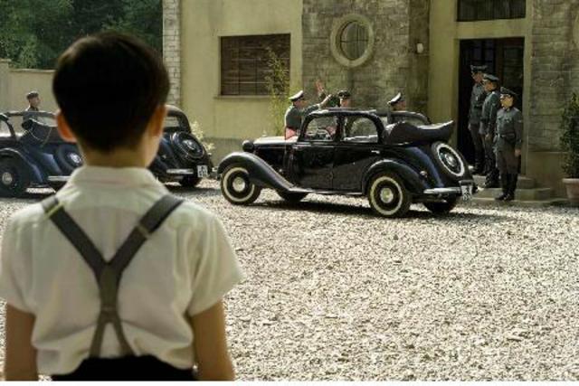 Arrives at Auschwitz