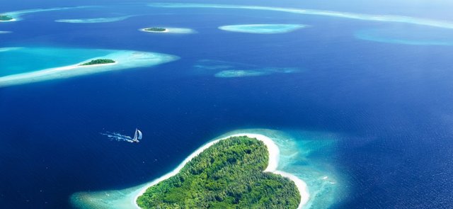 Sails into the Indian Ocean