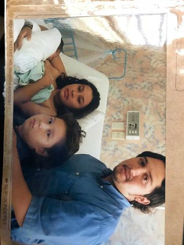 Cuando nací, al lado de mi Mamá, de mi Papá y de mi hermano