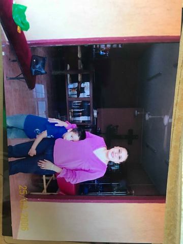 A los 6 al lado de mi Mamá en Pomuch