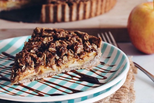 Vegan Apple Crumble Tart with Salted Caramel