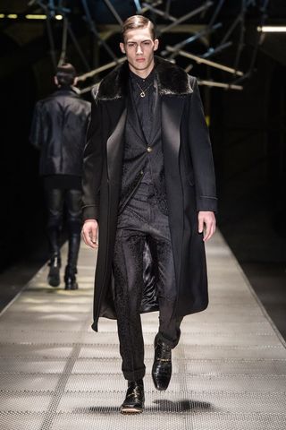 kanye says his apartment is to nice to listen to rap in