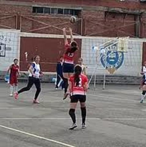 el hermano del voleibol osea el mini volleibol