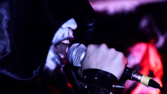 Lanza "live ceremony at the moon".