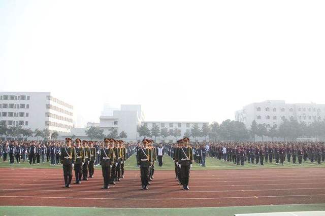 училась в высшуй степени средней школы