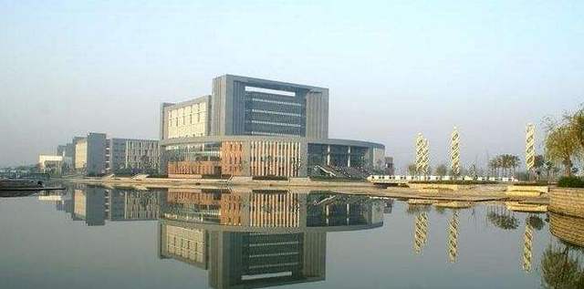 училась в университете