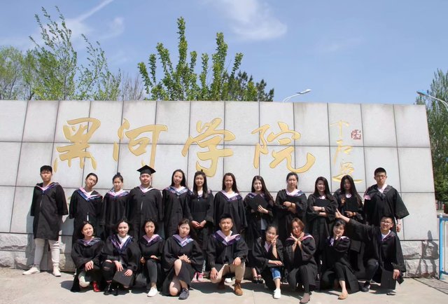 Закончла университет