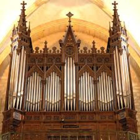 Il a joué a l'orgue.
