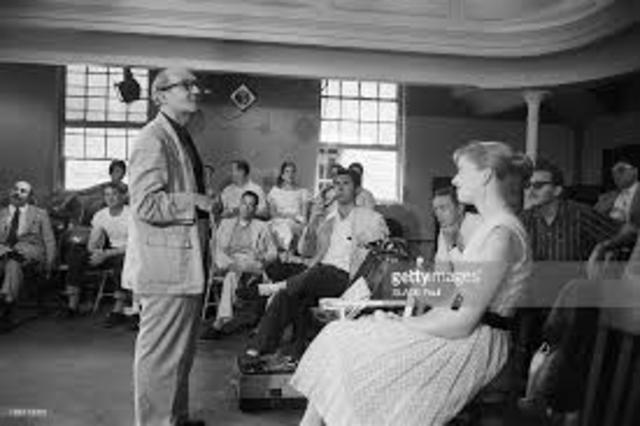 Il est devenu professeur.