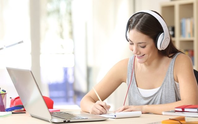 Fundação do Centro Internacional de Estudos Regulares (CIER)