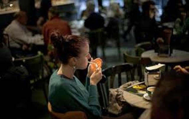 Forbidden to smoke in restaurants and public places