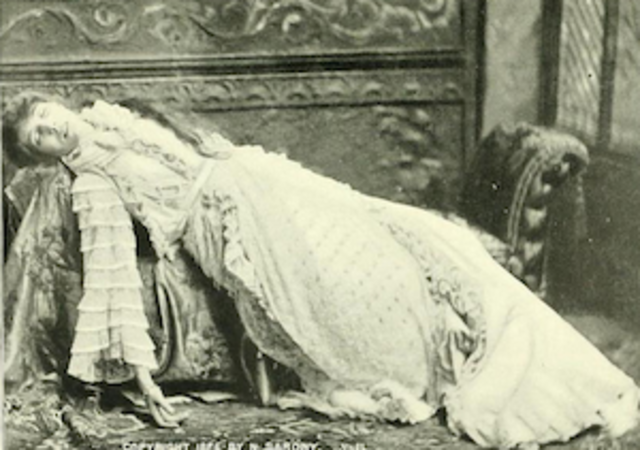 Se publica "La dama de las camelias" de Dumas