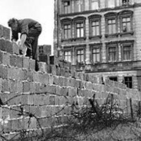 Building the Berlin Wall