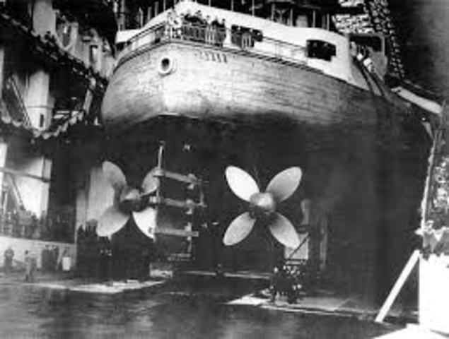 Primer barco propulsado por un hélice