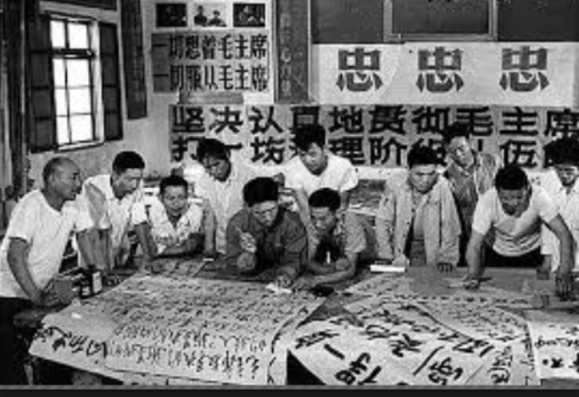 Students create Da-Zi-Baos to criticize educated people