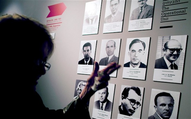 Yaakov Gat travels to capture Eichmann