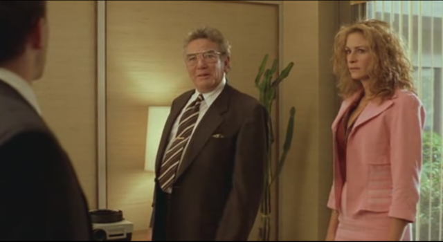 El departamento de reclamaciones de PG & E contacta y organiza una reunión con la empresa.