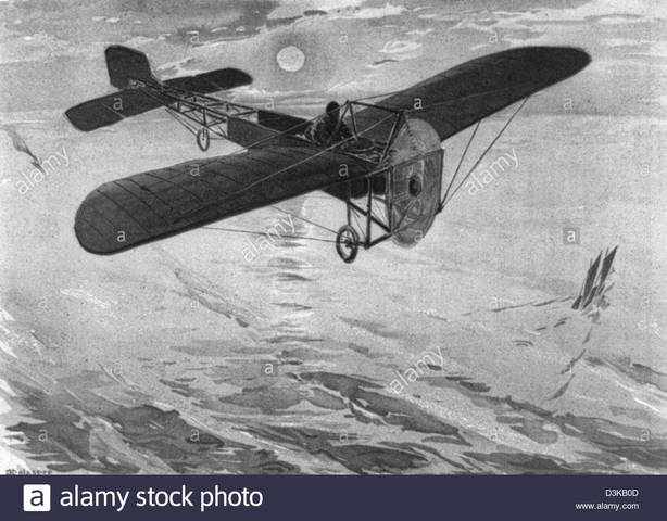 Louis Bleriot atraviesa el canal de la mancha