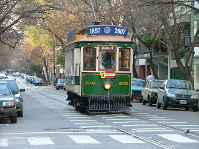 Desaparición del tranvía en el Barrio de Caballito