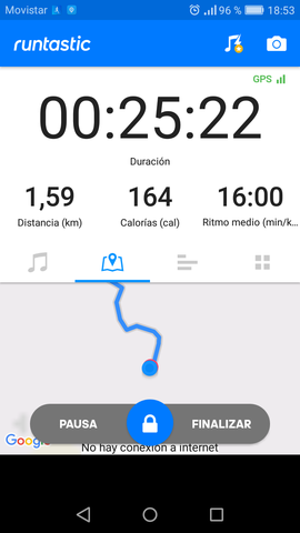 Andando para ir a jugar a futbol