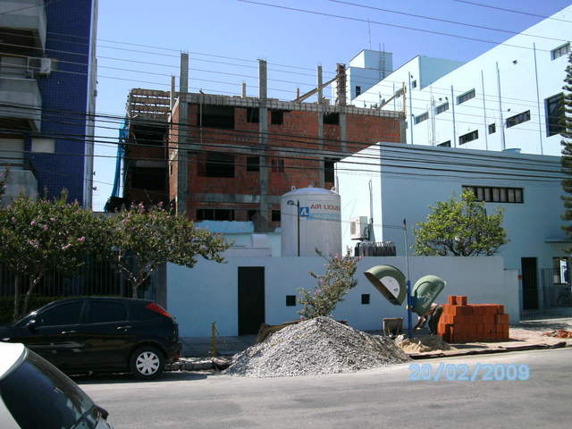 Obras do novo prédio da Santa Tecla