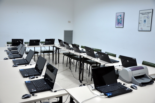 INSTALACIÓN DE HARDWARE EN LAS DIFERENTES SALAS