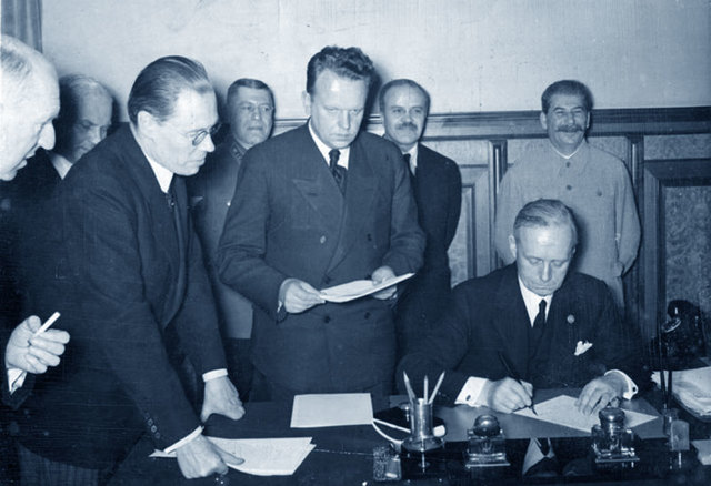 il patto Molotov Ribbentrop.