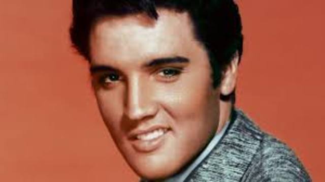 Ladies and gentlemen, Elvis Presley!