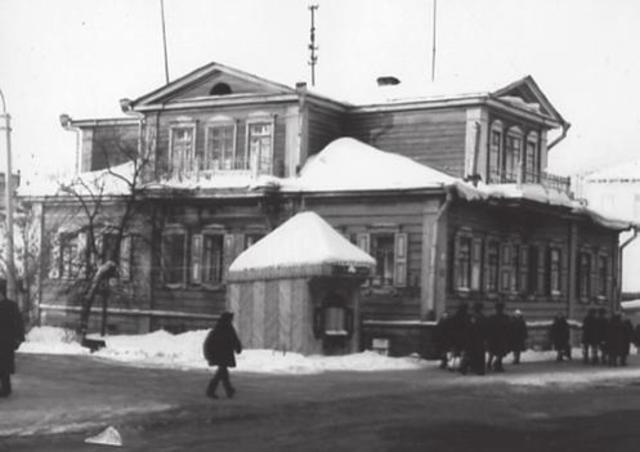 Налаживание мирной жизни в городе