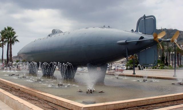 Se construye el Submarino Peral