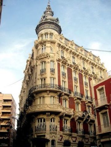 Víctor Beltrí construye el Gran Hotel