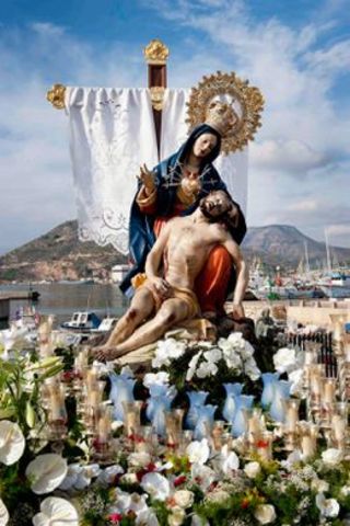 F. Irsino dona la imagen de la Caridad