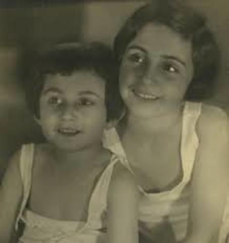 Anne and Margot are transferred to Bergen Belsen concentration camp