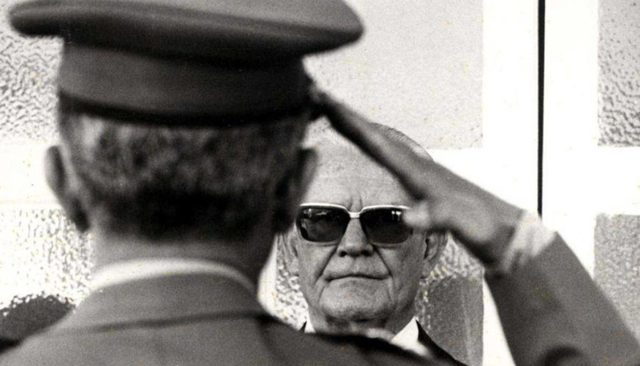 Ernesto Geisel assume a presidência