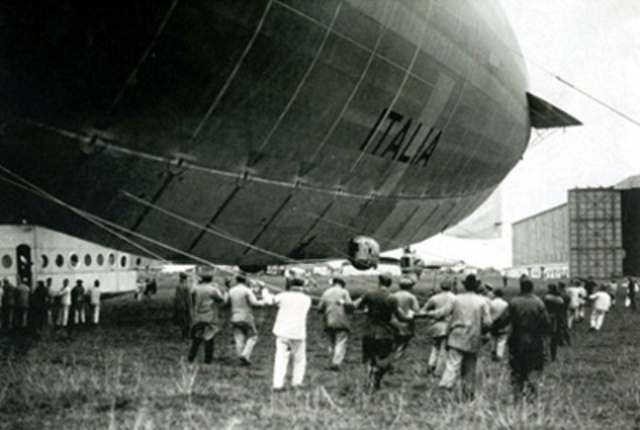 Primer globo dirigible capaz de transportar personas. (Montgolfier)
