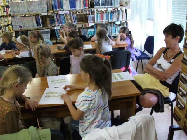 Gyermekkönyvtára, klubhelysége, galériája nyílt.