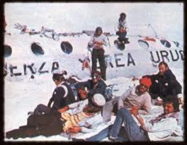 Se rescatan personas de un accidente de avion