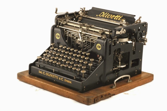 Maquina de escribir M1 de Camilo Olivetti