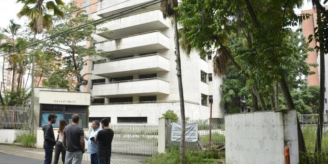 EDIFICIO DE PABLO ESCOBAR DEMOLIDO EN HONOR A LAS VICTIMAS