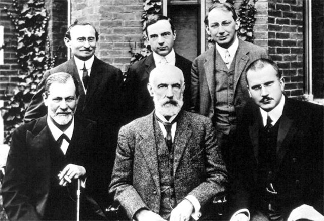 Freud forma una versión temprana del consejo psicoanalitico